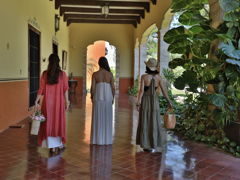 Corredores coloniales de Hacienda Yaxnic